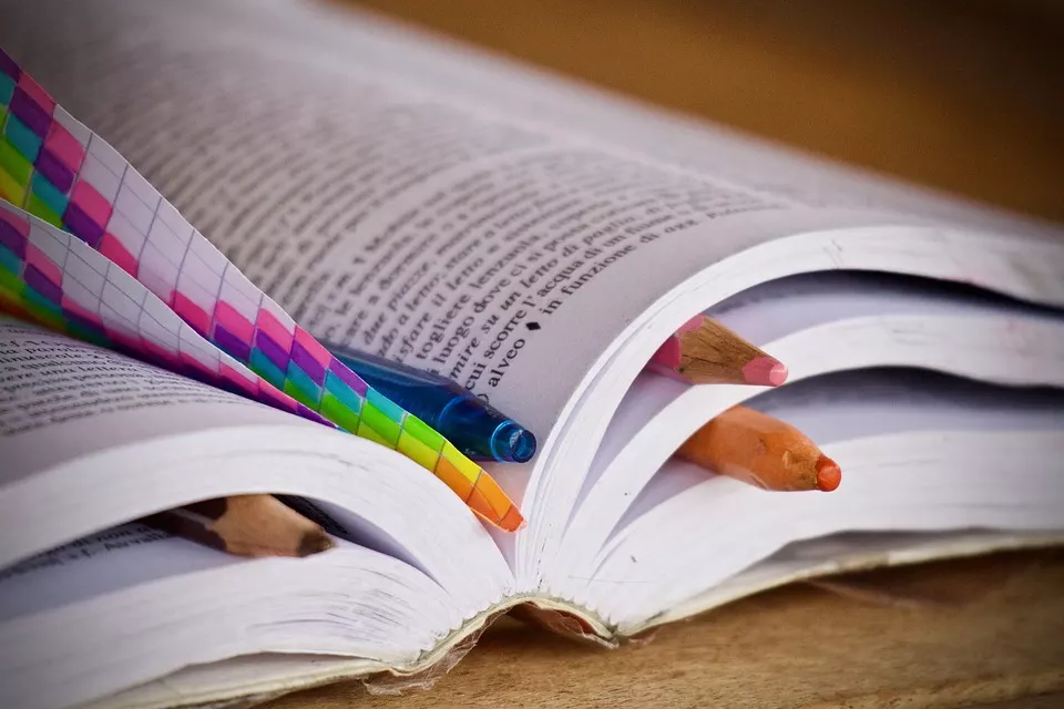 books-3826148_960_720